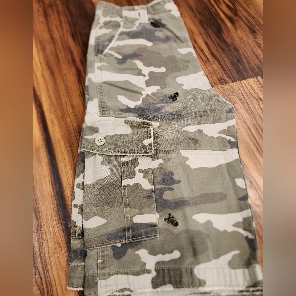 Dickies Camo Cargo Skull and crossbones  Shorts - Picture 3 of 7